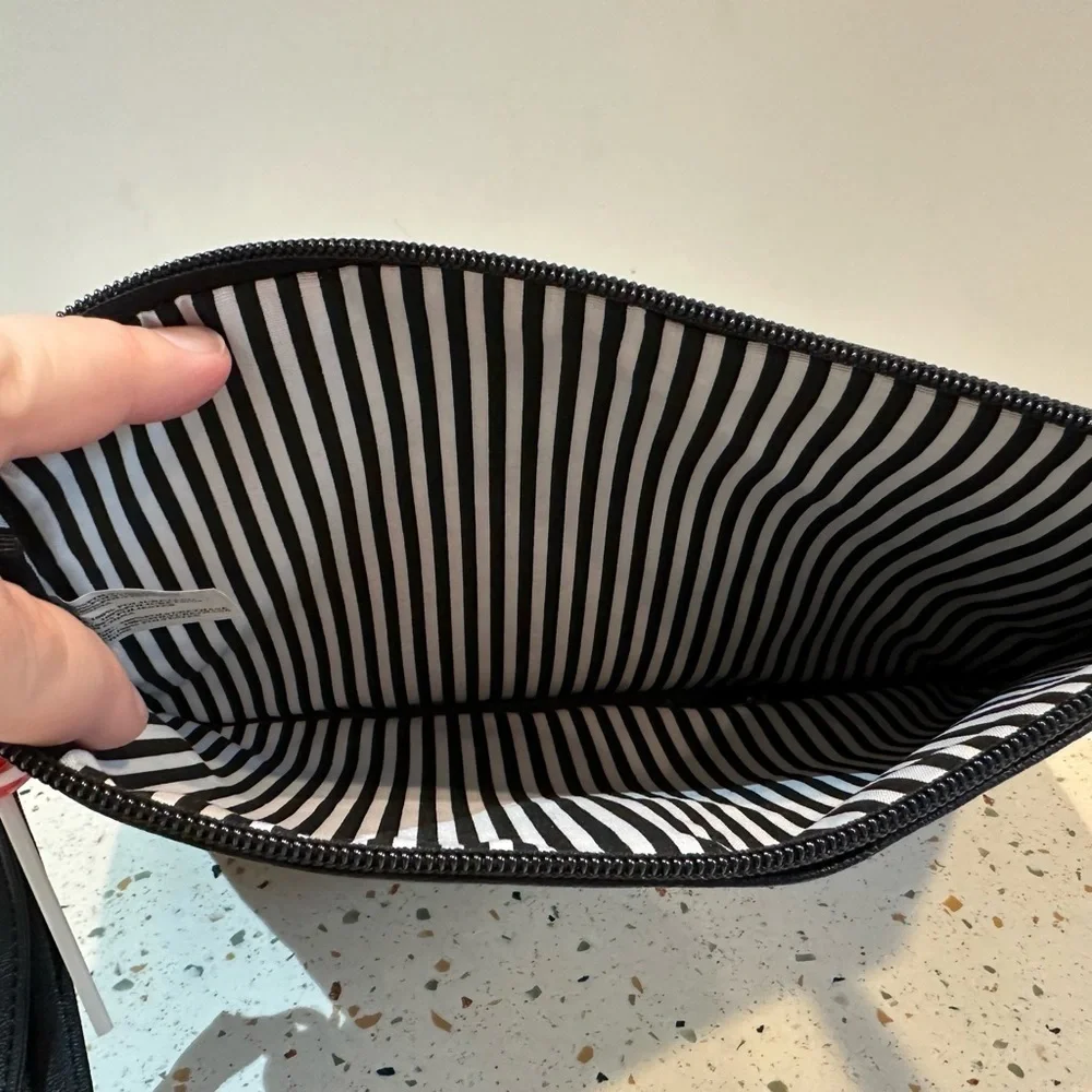 Betsy Johnson‎ Pizza My Heart Wristlet Clutch